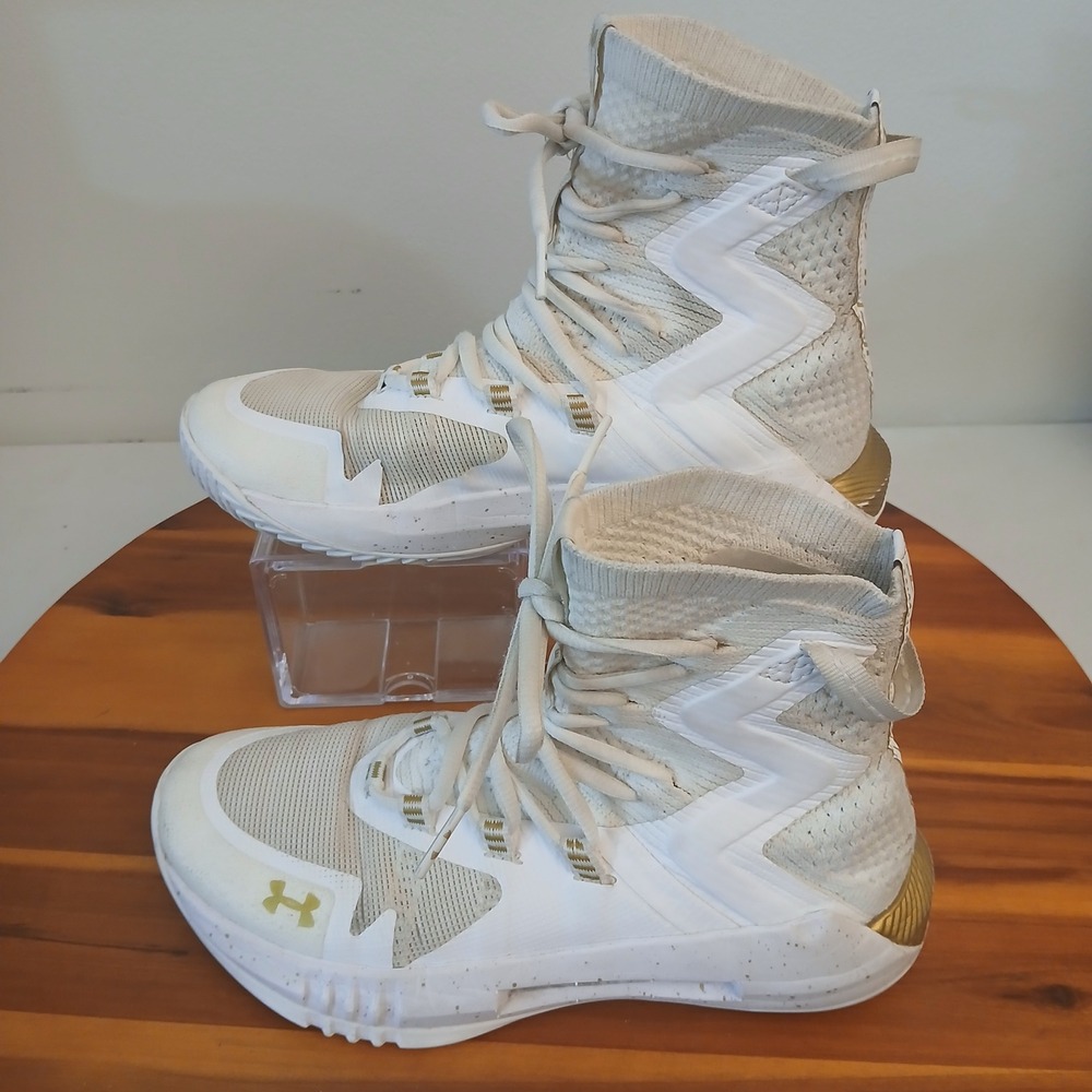 Under Armour Highlight Ace 2.0 Womens 6 White Volleyball Sneakers 3021376-100